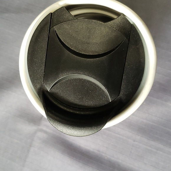 Snoopy with Flowers ceramic Travel Mug with Black Lid. Peanuts. - Picture 3 of 5